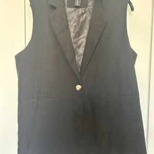 Nicole Miller Black Women's Vest. Perfect for work, theater or accent to outfit.